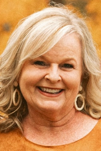 Headshot of Tracy Farmer