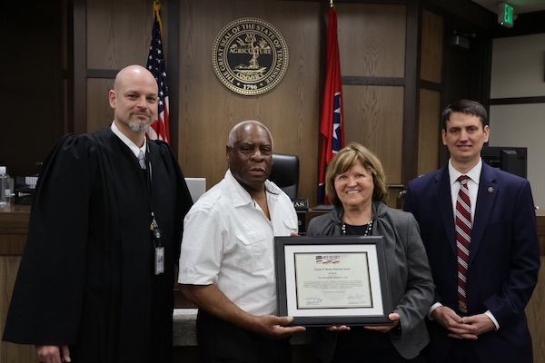 Photo of Tennessee Supreme Court Justice Sharon Lee receiving award from Monroe County Veterans Affairs Court